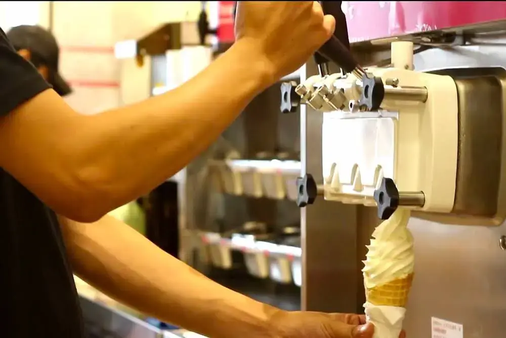 Mesin Es Krim Mixue